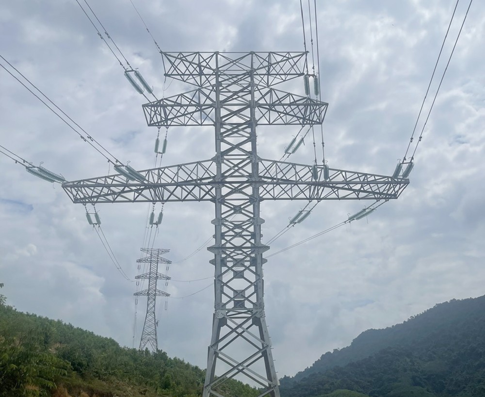 Energizing the 220kV transmission line project to import electricity from Laos to Vietnam