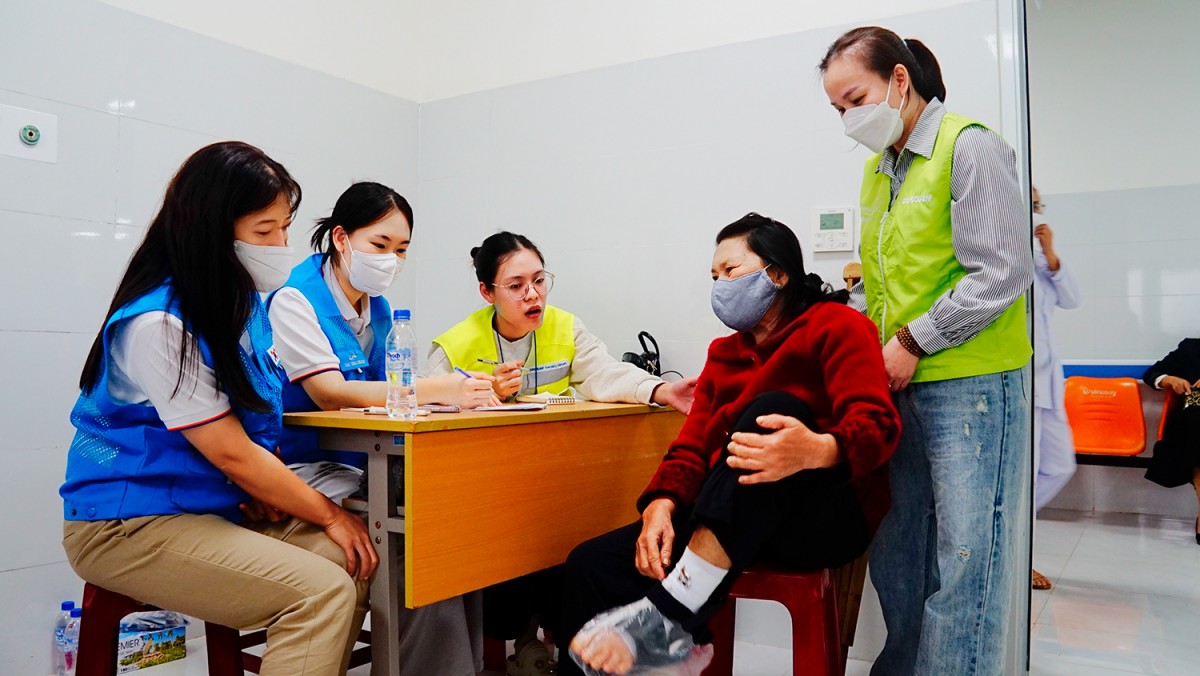 Doosan Vina and CAU carry out an annual medical charity program in Quang Ngai