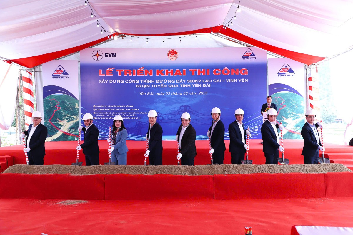 Deploying construction of 500kV Lao Cai - Vinh Yen transmission line project