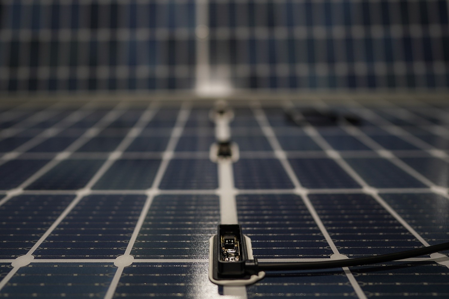 EVN and some investors 'discuss reasonable solutions' for wind and solar power projects