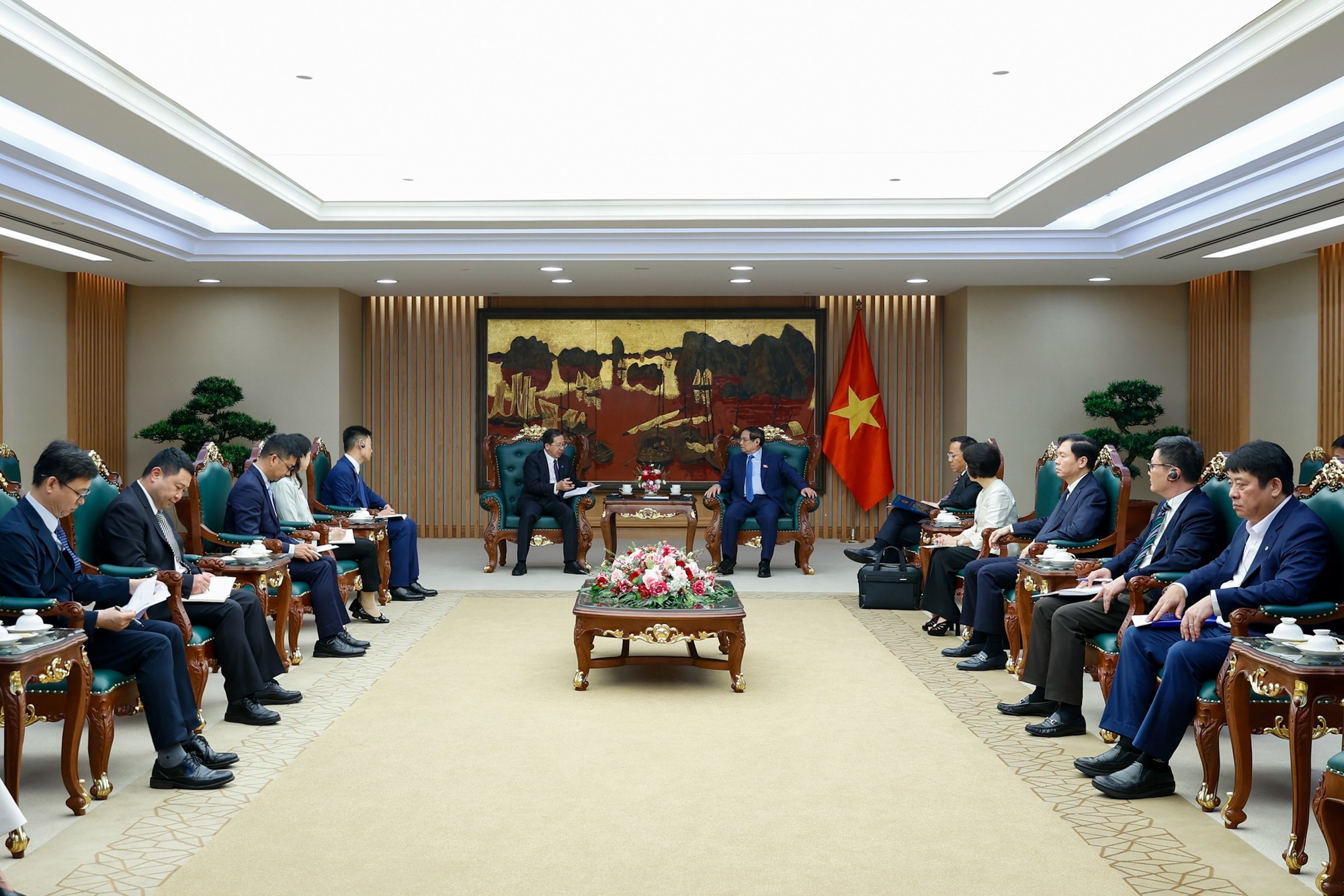 Prime minister Pham Minh Chinh receives Chairman of China Huadian Group