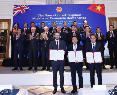 EVN and UK Foreign, Commonwealth & Development Office sign MoU on energy and green grid cooperation