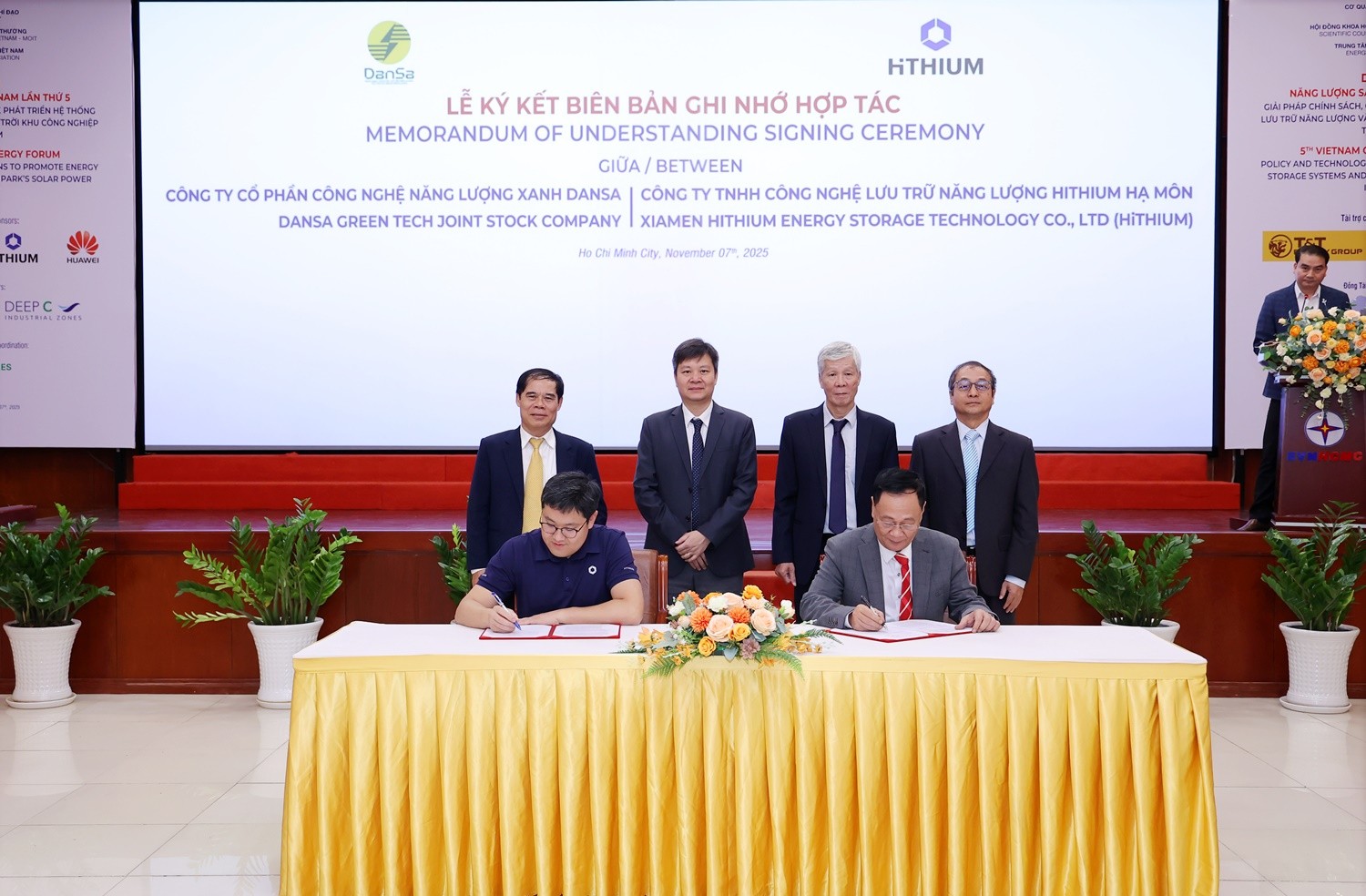 The 5th Vietnam Clean Energy Forum: Promoting policies and technologies for energy storage and industrial solar power The 5th Vietnam Clean Energy Forum: Promoting policies and technologies for energy storage and industrial solar power