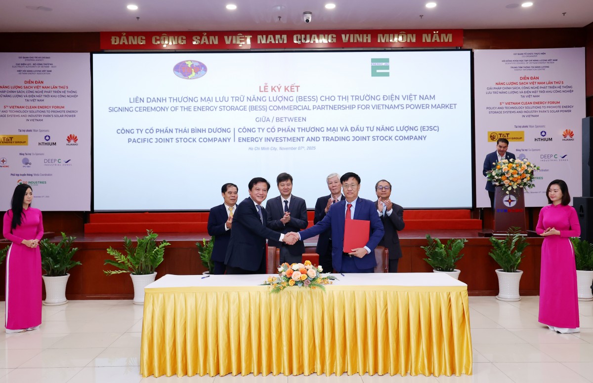 The 5th Vietnam Clean Energy Forum: Promoting policies and technologies for energy storage and industrial solar power The 5th Vietnam Clean Energy Forum: Promoting policies and technologies for energy storage and industrial solar power