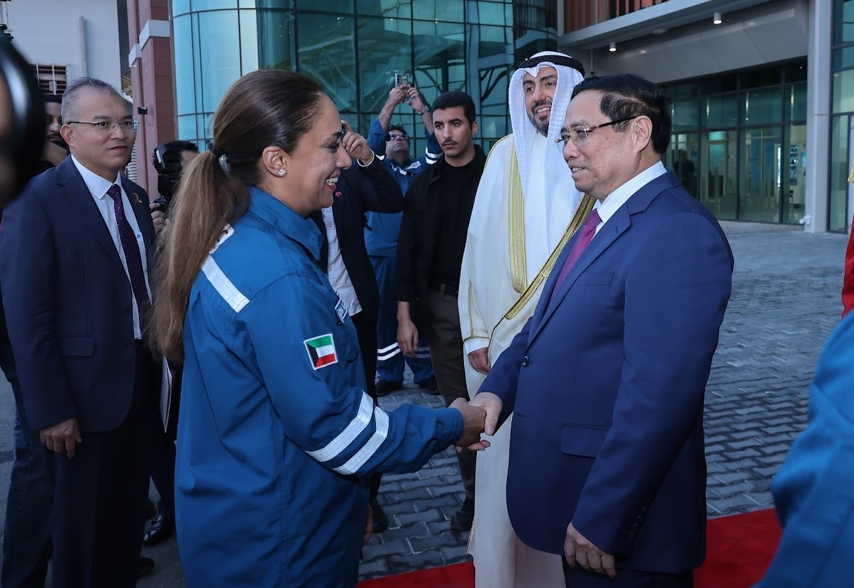 Prime Minister of Vietnam visits one of the World’s largest petrochemical complexes in Kuwait