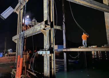 Chùm ảnh thi công xuyên đêm, ‘nối điện’ trở lại cho Đặc khu Phú Quốc