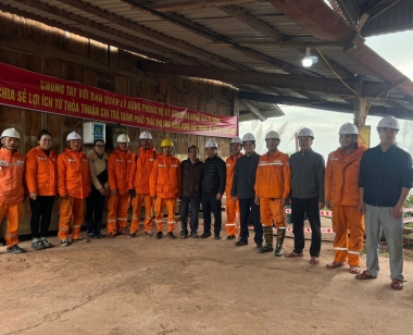 Lưới điện quốc gia đến với 5 bản vùng lõm miền Tây Nghệ An