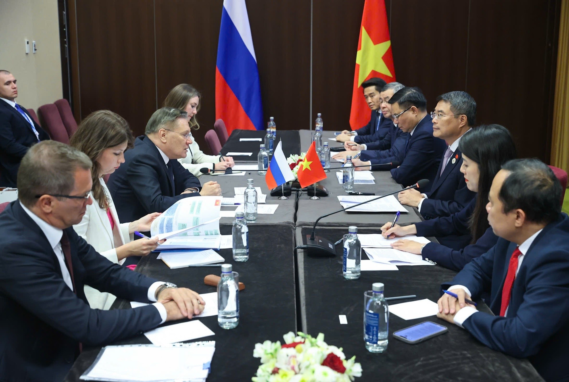 Prime Minister Le Minh Hung meets with the Rosatom Director General of Russia Prime Minister Le Minh Hung meets with the Rosatom Director General of Russia