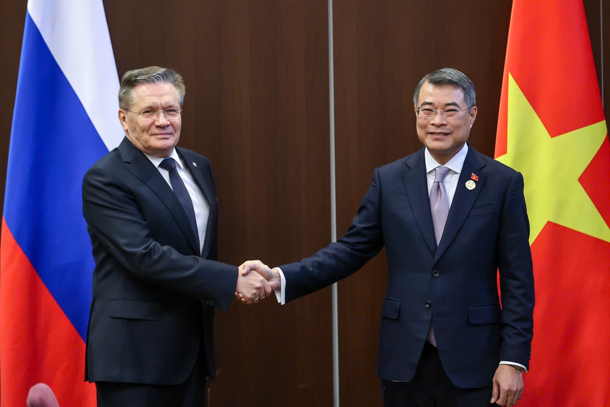 Prime Minister Le Minh Hung meets with the Rosatom Director General of Russia Prime Minister Le Minh Hung meets with the Rosatom Director General of Russia