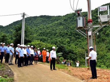 Lai Châu hoàn thành mục tiêu 100% thôn, bản có điện lưới quốc gia