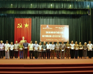Tổng Công ty Phát điện 3 trao 947 phần quà tri ân tại tỉnh Ninh Bình nhân ngày Thương binh - Liệt sĩ