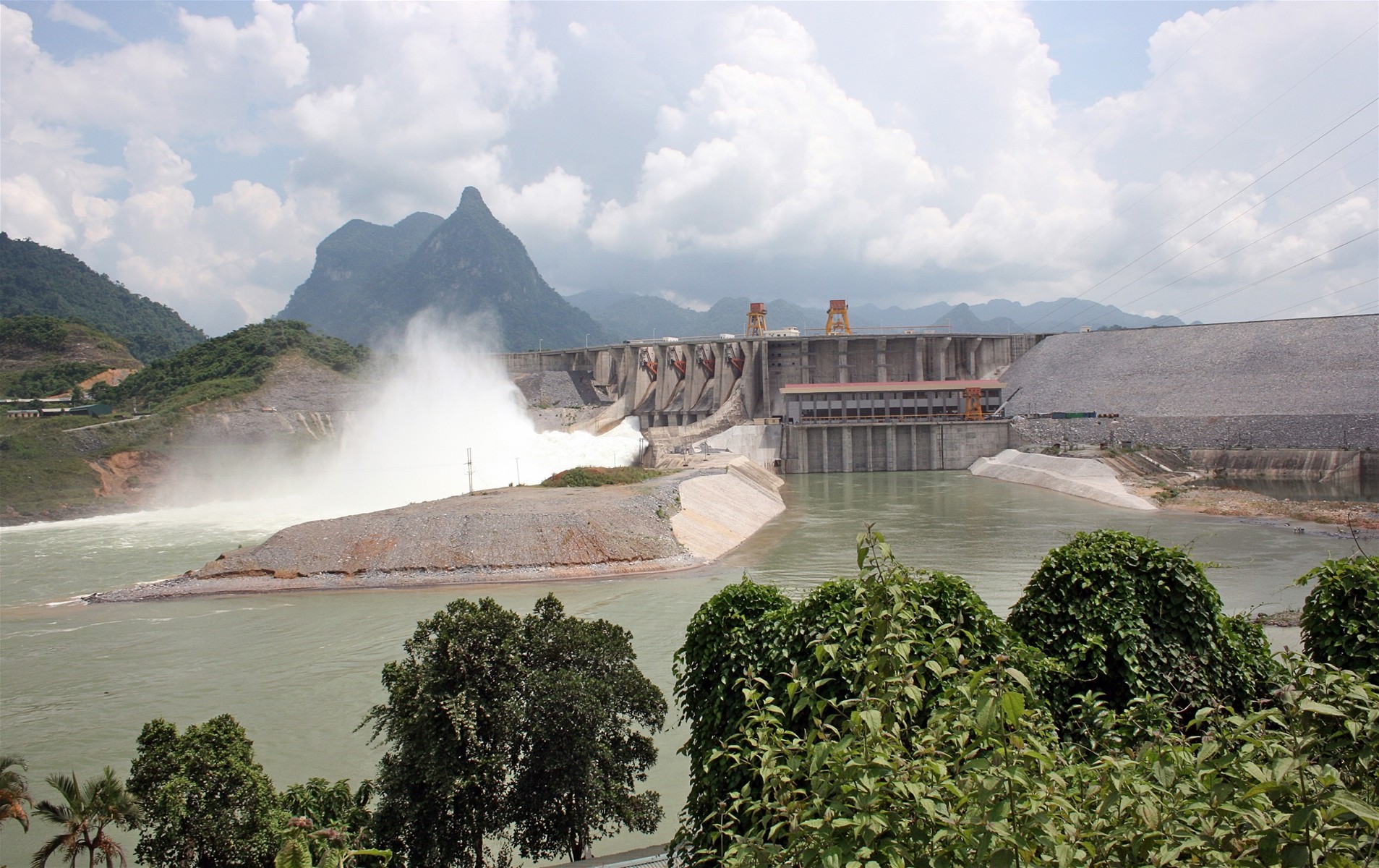 Tuyen Quang Approves Investment Policy and Investor for 120 MW Hydropower Expansion Project Tuyen Quang Approves Investment Policy and Investor for 120 MW Hydropower Expansion Project