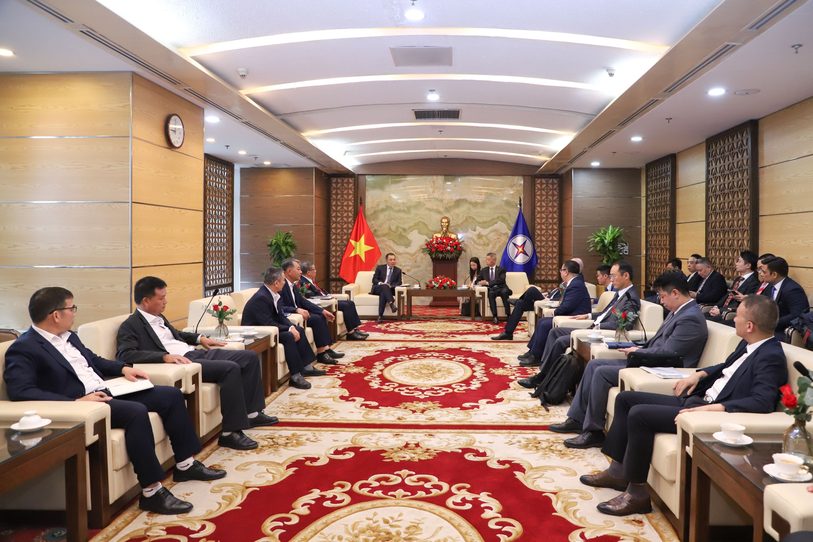 EVN Members’ Council Chairman Meets with Contractors for Bac Ai Pumped-Storage Hydropower Project EVN Members’ Council Chairman Meets with Contractors for Bac Ai Pumped-Storage Hydropower Project
