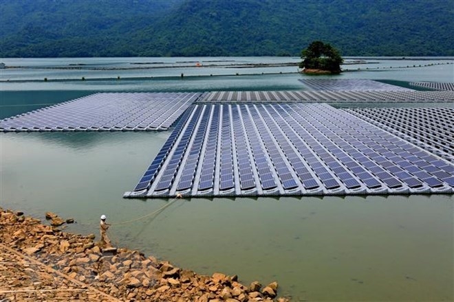 Quang Ninh installs solar panels for island residents