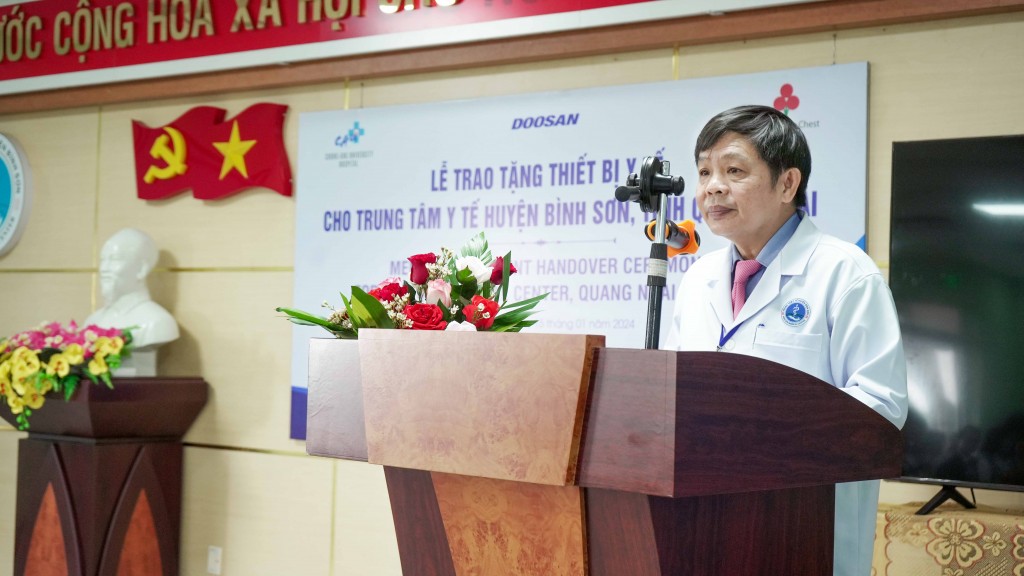 Doosan Vina and CAU conducted a free medical examination program for people and donated medical equipment to Binh Son District Health Center