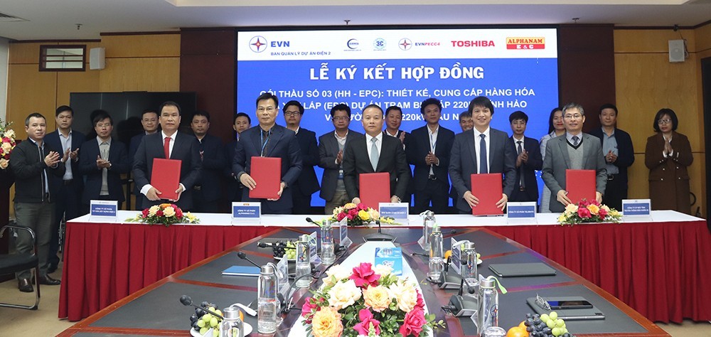 Signing EPC contract for 220kV Vinh Hao transformer substation and connection line