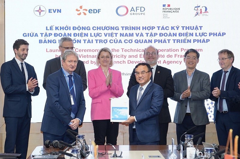 The working meeting between the French Development Agency and Electricity of Vietnam