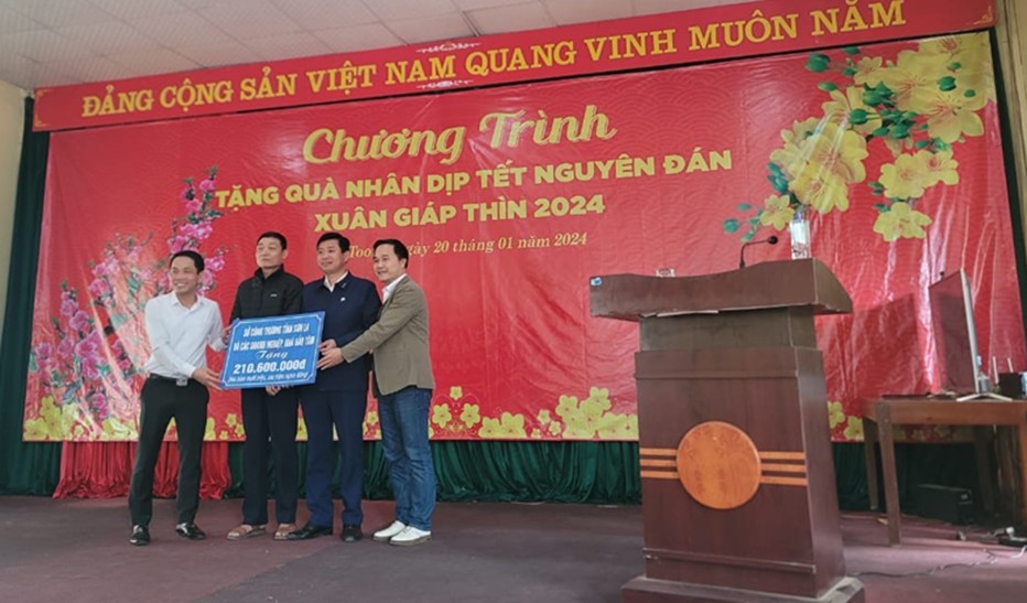 Goldwind Vietnam sent gifts to local people in Pi Toong commune for the Lunar New Year 2024