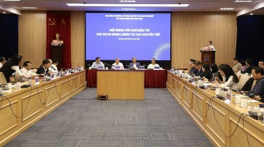 Collecting the opinions at the conference between the "transitional" RE investors and EVN