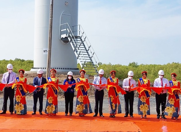 Inaugurating wind power projects No. 5 and 6 in Soc Trang