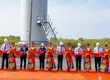 inaugurating wind power projects no 5 and 6 in soc trang