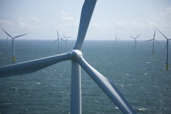 siemens installs prototype of its 7 megawatt offshore wind turbine