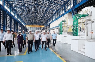 pm inspects electricity coal supply in quang ninh