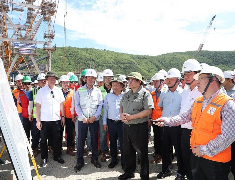 The Prime Minister inspected the construction site of the Quang Trach 1 Thermal Power Project