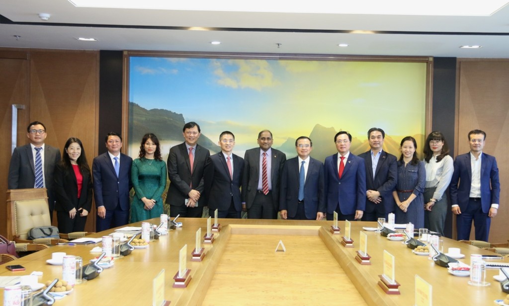 Petrovietnam and Sembcorp promote energy transformation in Vietnam