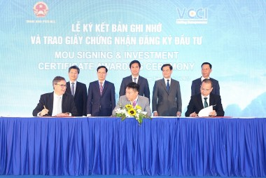 Signing a MoU on investment in Quang Yen Stavian Petrochemical Plant Project