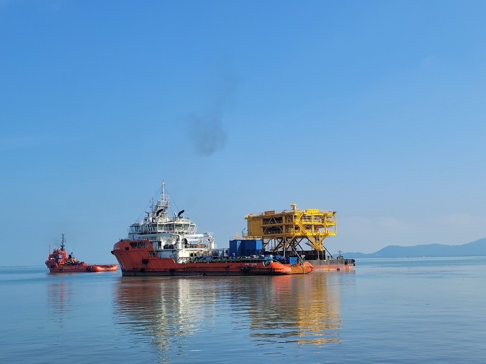Successful launching the superstructure block of CTC-2 rig at Ca Tam field