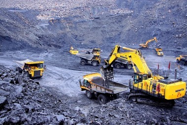 Vinacomin removes difficulties for the opencast coal production units