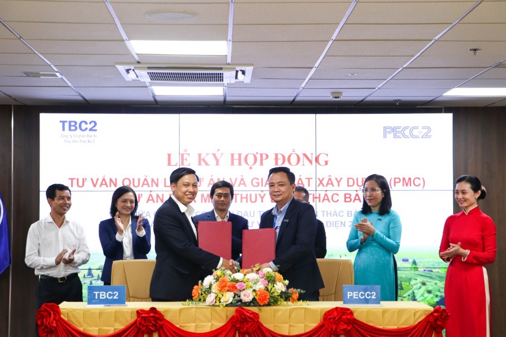 Signing credit and PMC contracts for Thac Ba 2 Hydropower Project