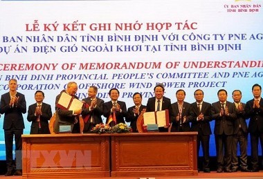 Binh Dinh province and PNE signed a memorandum of understanding on cooperation to develop Hon Trau offshore WP group