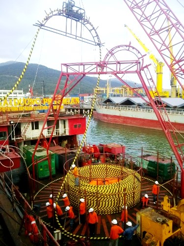 Receiving 22kV submarine cable for Cham Island power supply