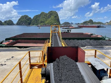 Kho vận và cảng Cẩm Phả đẩy mạnh sản xuất, đáp ứng than cho tiêu thụ