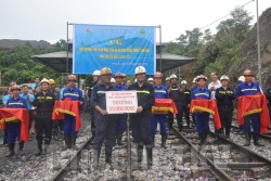 Uong Bi has received the first tons of coal from the Bac Dong Vong project