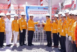 The welcoming ceremony for  the first gas flow from Sao Vang field to Nam Con Son 2 pipeline