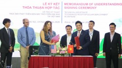The US assists Vietnam in developing rooftop solar power