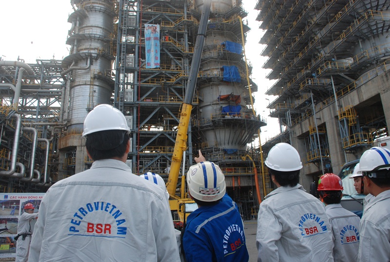 Vietnam determines to expand the Dung Quat oil refinery Plant despite oil prices fall